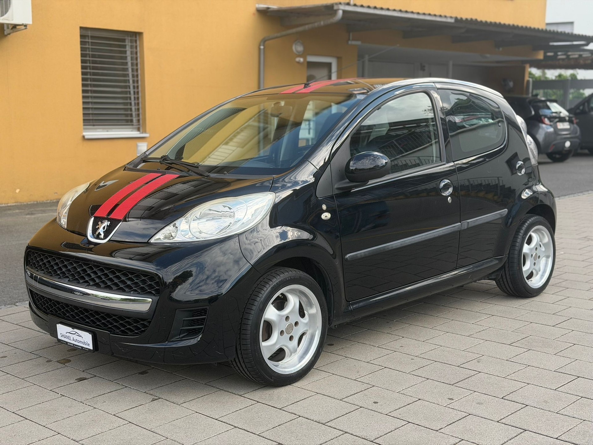 PEUGEOT 107 1.0 Black&Silver BMP5-showroom-element-2