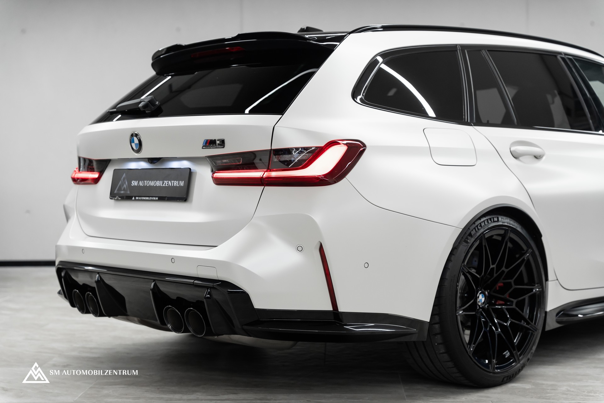 BMW M3 Competition xDrive Touring / Frozen White / Head-Up / 360° / Laserlight-image-8