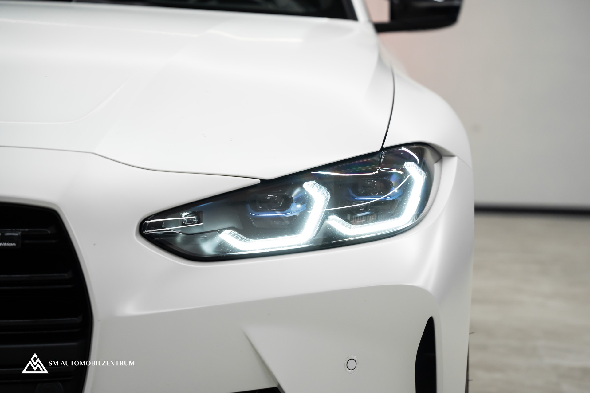 BMW M3 Competition xDrive Touring / Frozen White / Head-Up / 360° / Laserlight-showroom-element-2