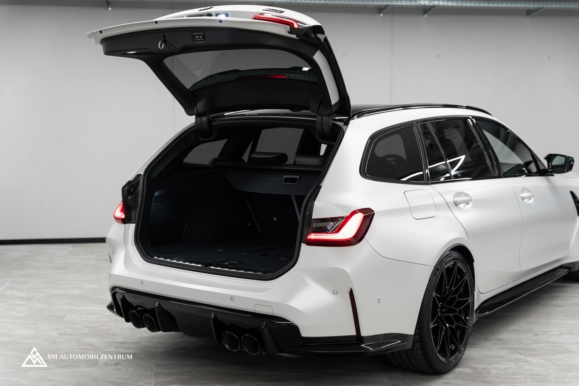 BMW M3 Competition xDrive Touring / Frozen White / Head-Up / 360° / Laserlight-image-12