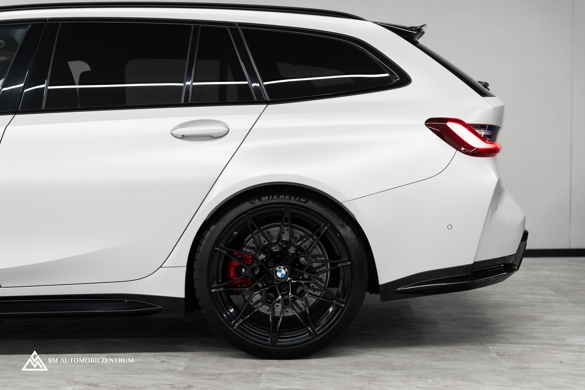 BMW M3 Competition xDrive Touring / Frozen White / Head-Up / 360° / Laserlight-image-6