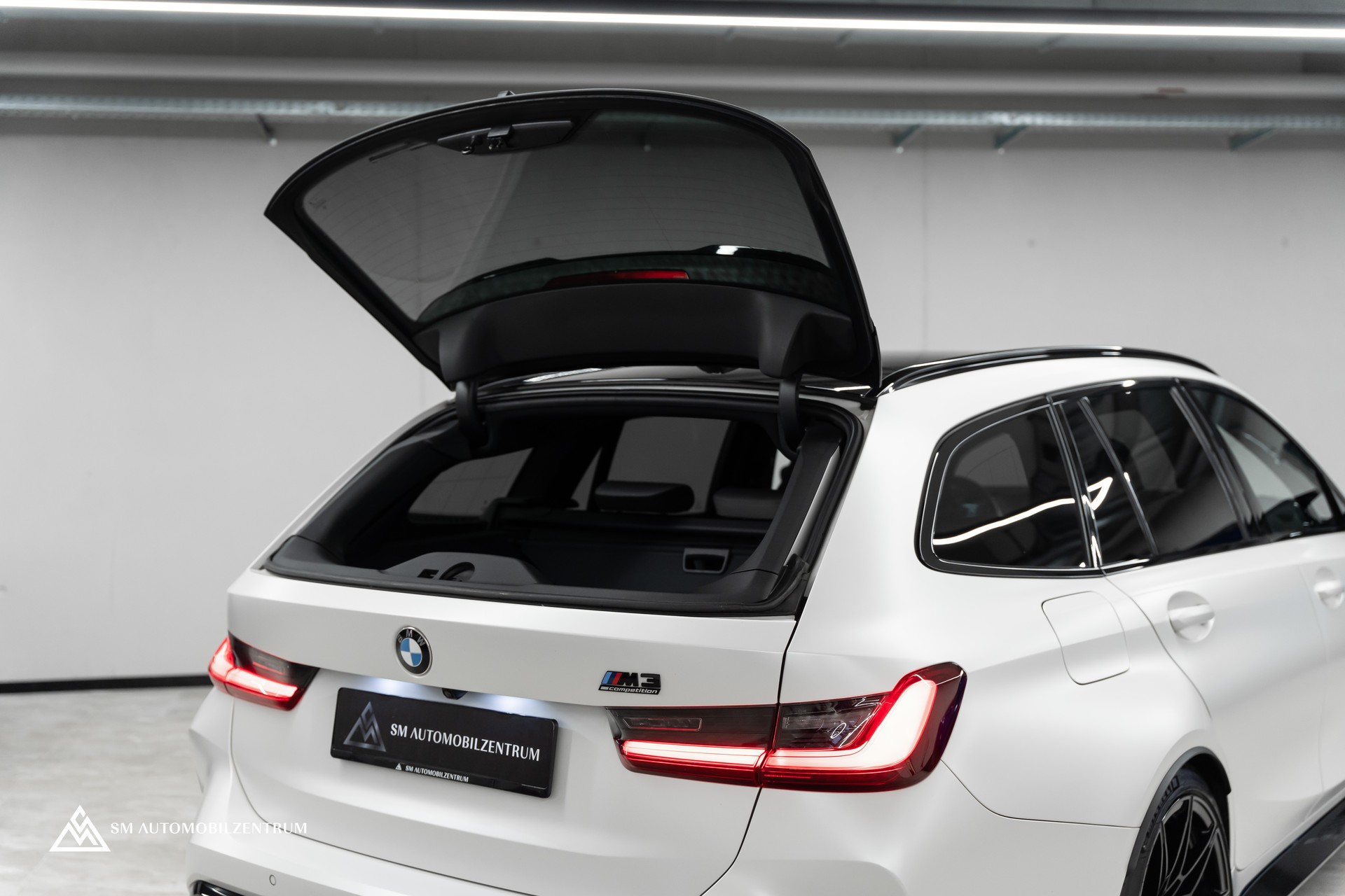 BMW M3 Competition xDrive Touring / Frozen White / Head-Up / 360° / Laserlight-image-11
