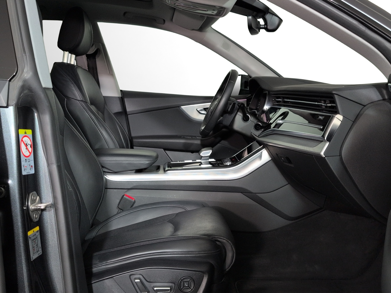 AUDI Q8 55 TFSI quattro tiptronic-image-6