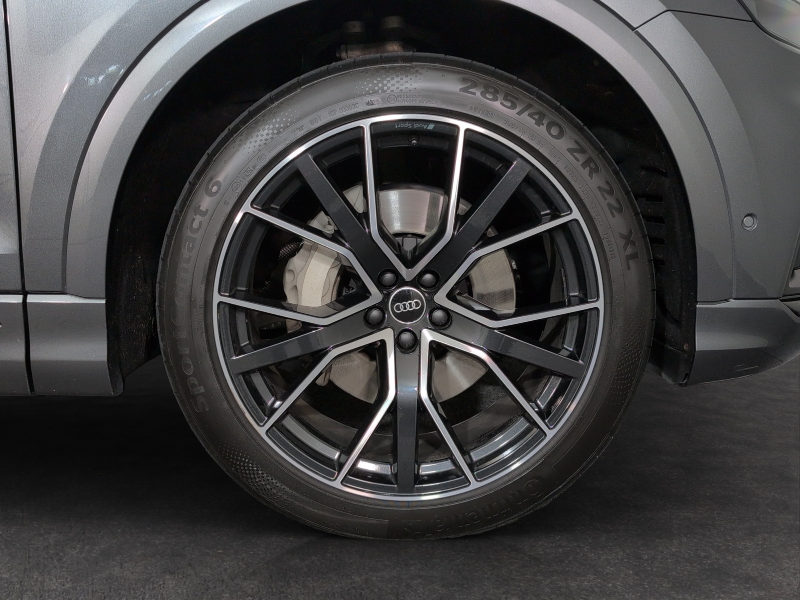 AUDI Q8 55 TFSI quattro tiptronic-image-4