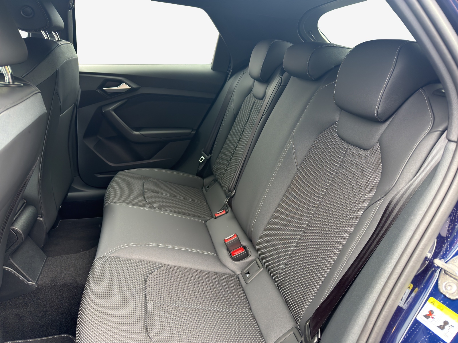 AUDI A1 Sportback 40 TFSI S Line S-tronic-image-11