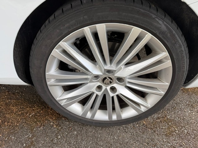 SKODA Superb Combi 2.0 TSI L&K 4x4 DSG-image-15