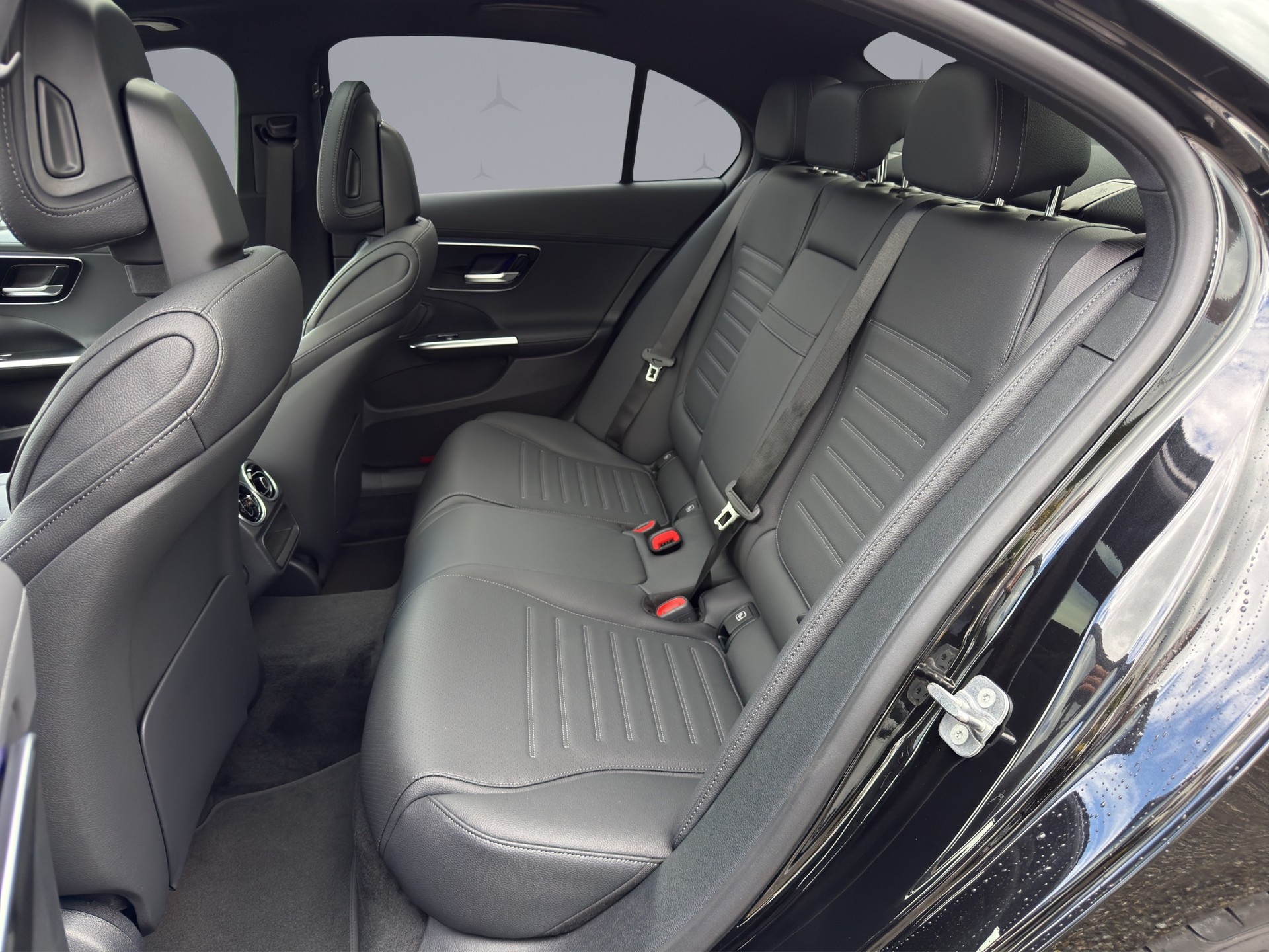 MERCEDES-BENZ C 220 d Swiss Star AMG Line 4matic-image-11