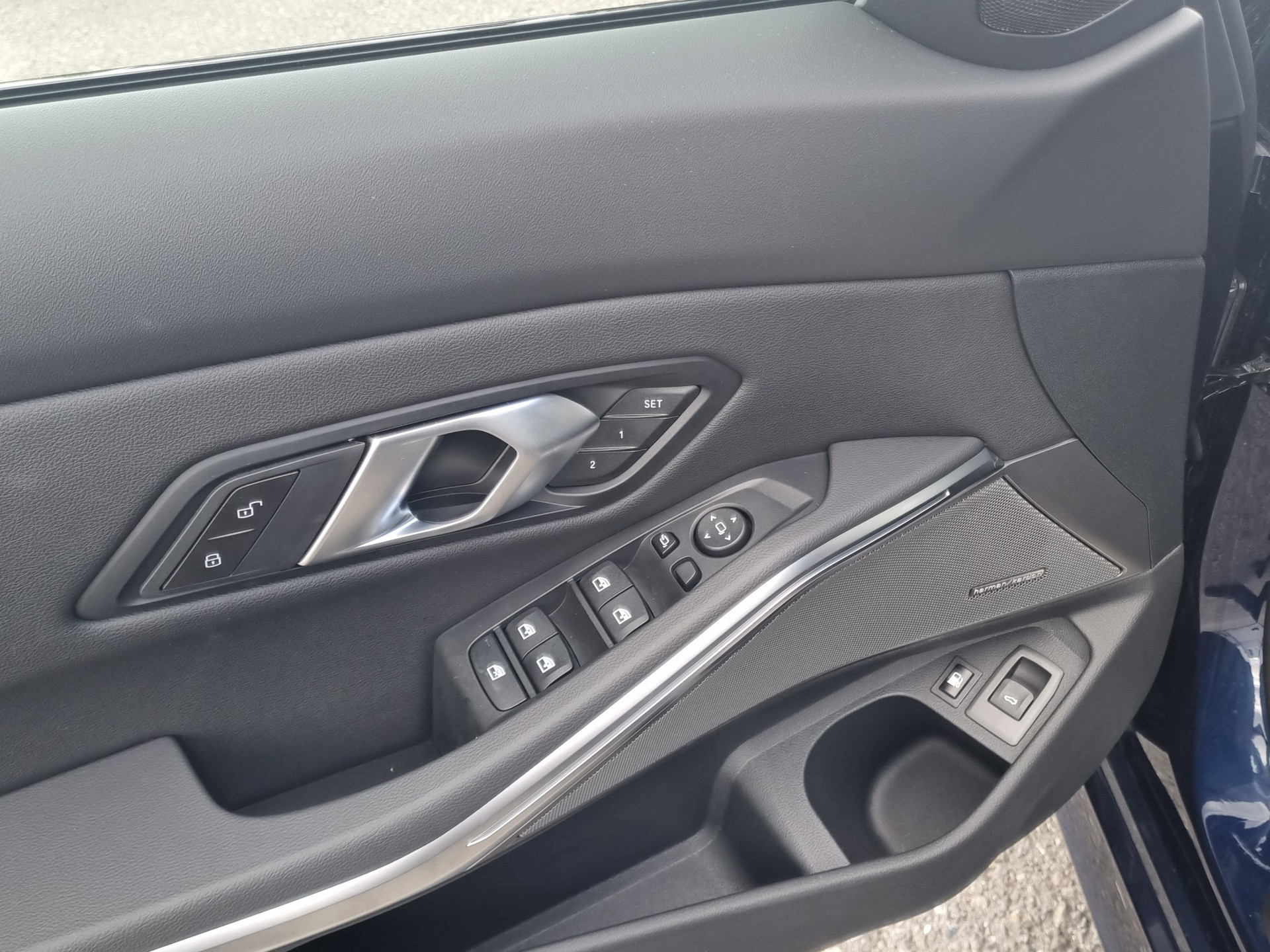 BMW 330e x DriveTouring Steptronic M Sport Pro-image-11