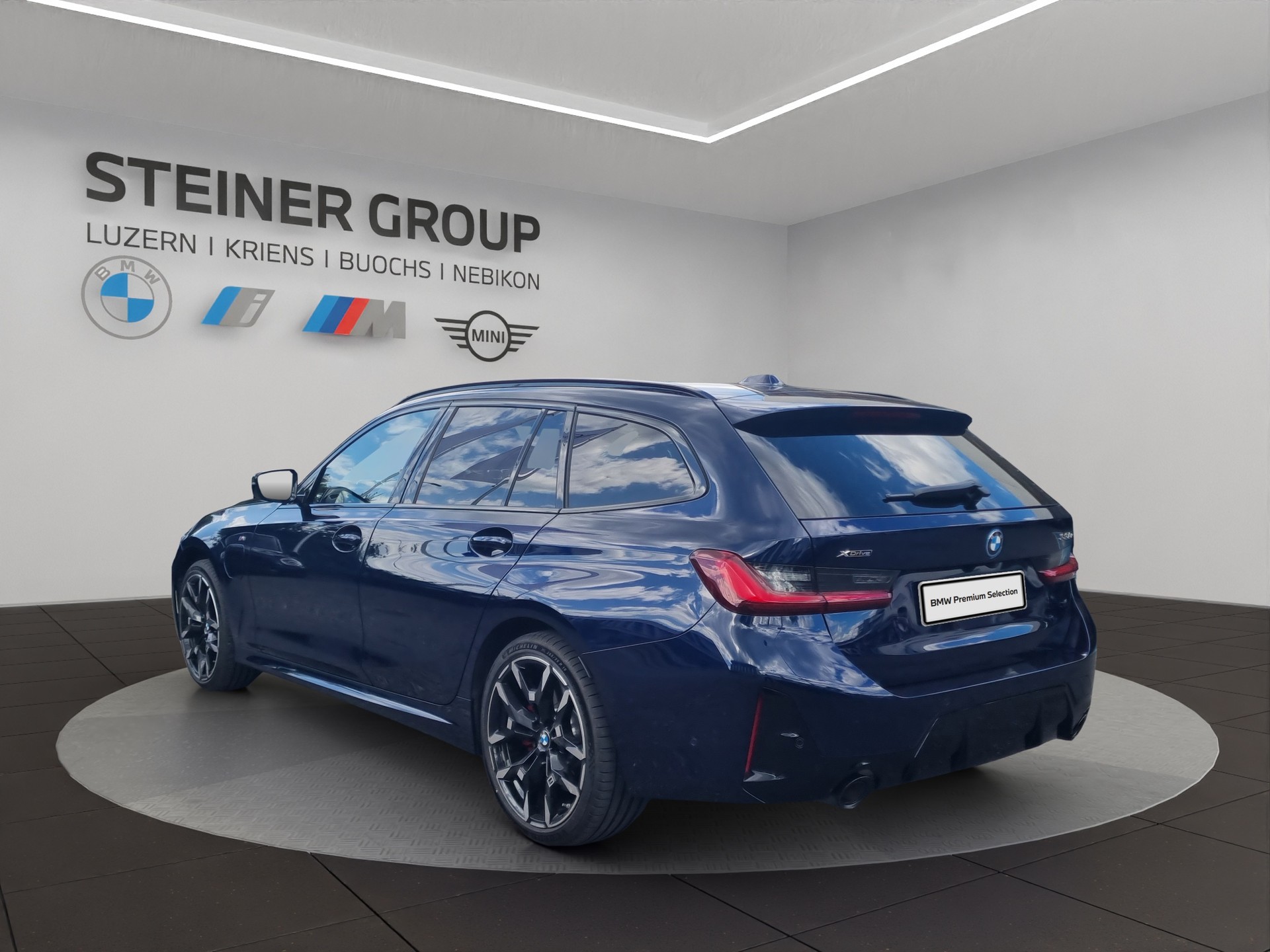 BMW 330e x DriveTouring Steptronic M Sport Pro-image-6