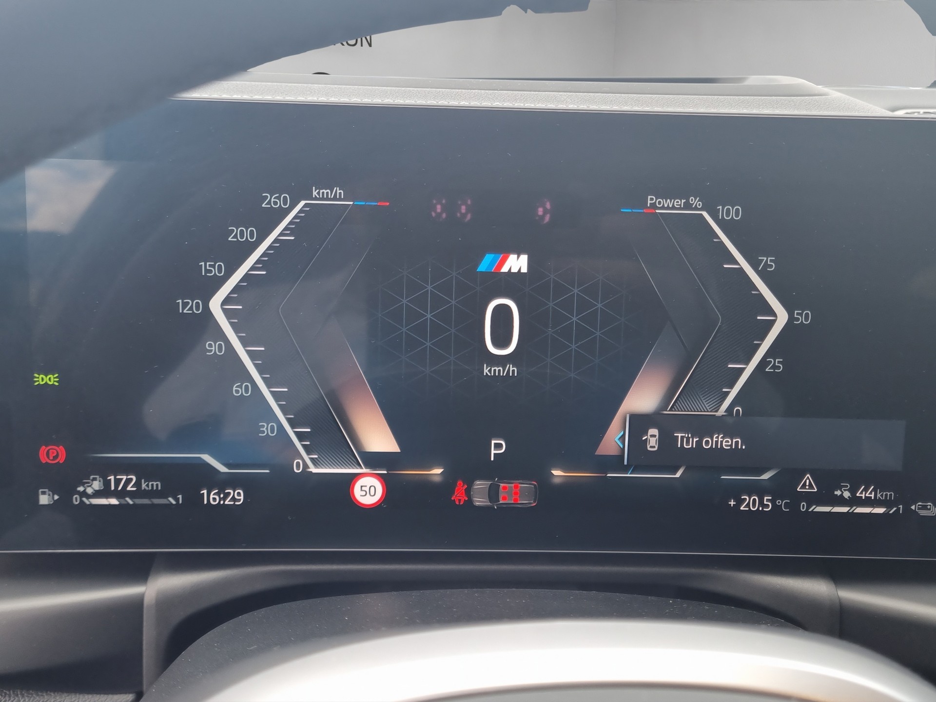 BMW 330e x DriveTouring Steptronic M Sport Pro-image-14