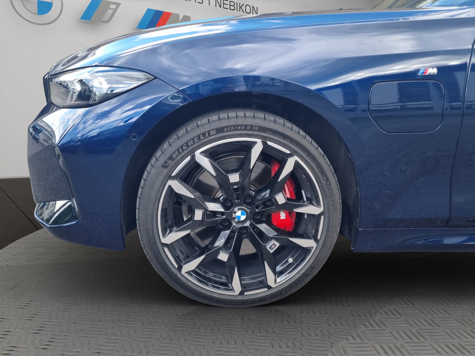 BMW 330e x DriveTouring Steptronic M Sport Pro-image-8
