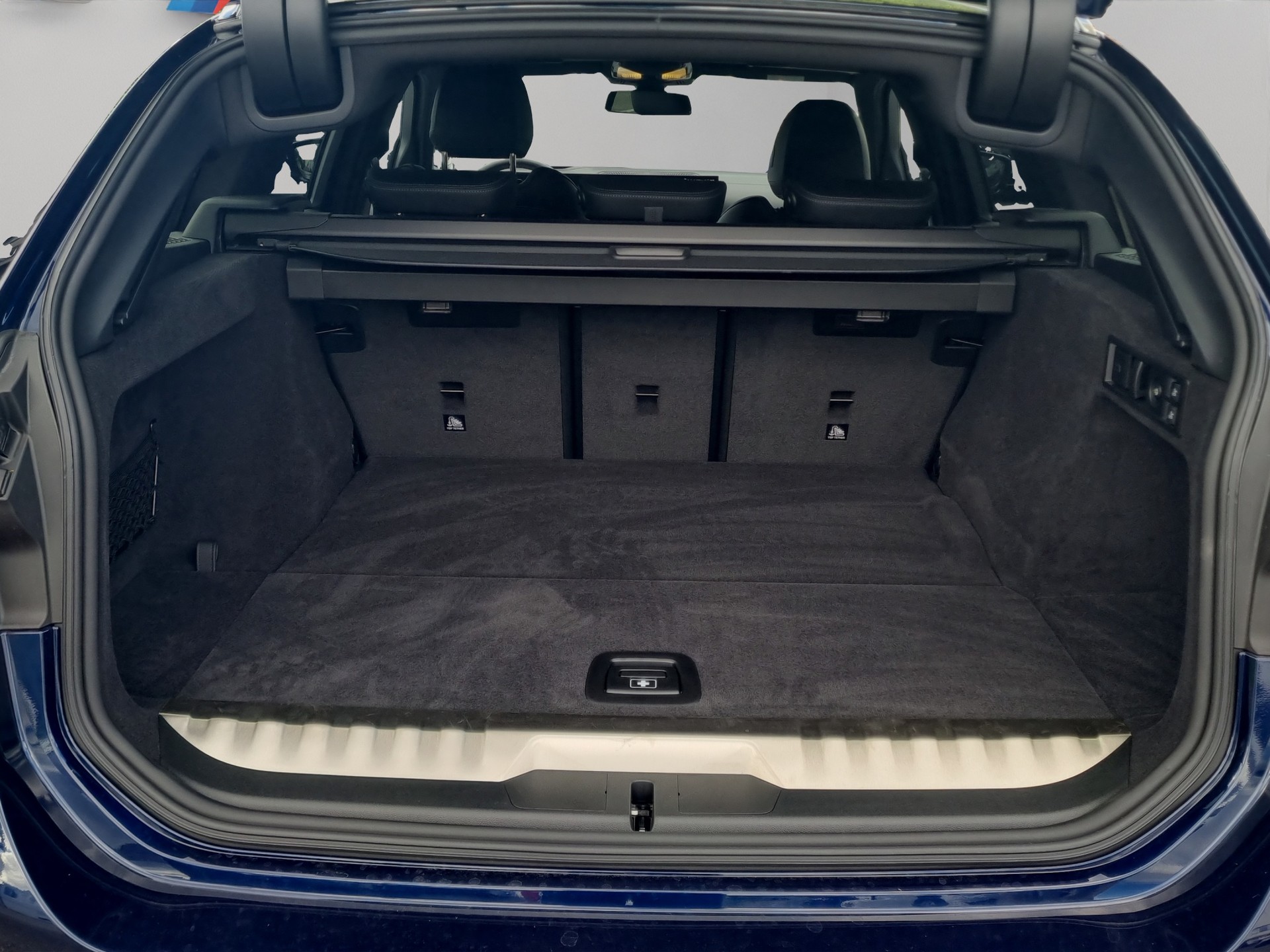 BMW 330e x DriveTouring Steptronic M Sport Pro-image-19