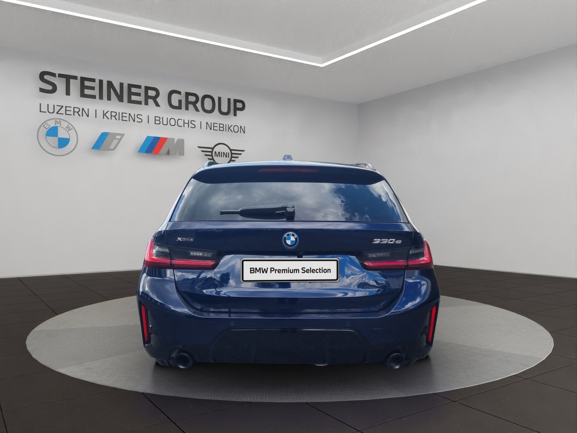 BMW 330e x DriveTouring Steptronic M Sport Pro-image-5