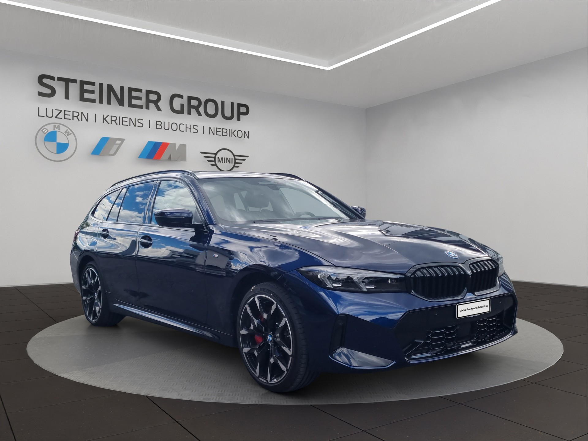 BMW 330e x DriveTouring Steptronic M Sport Pro-image-2