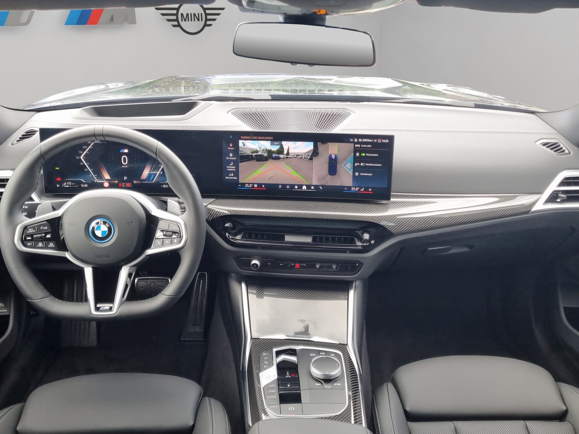 BMW 330e x DriveTouring Steptronic M Sport Pro-image-15