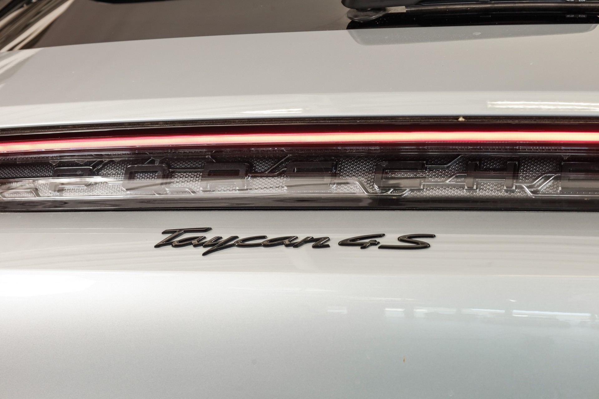 PORSCHE Taycan 4S Cross Turismo-image-12