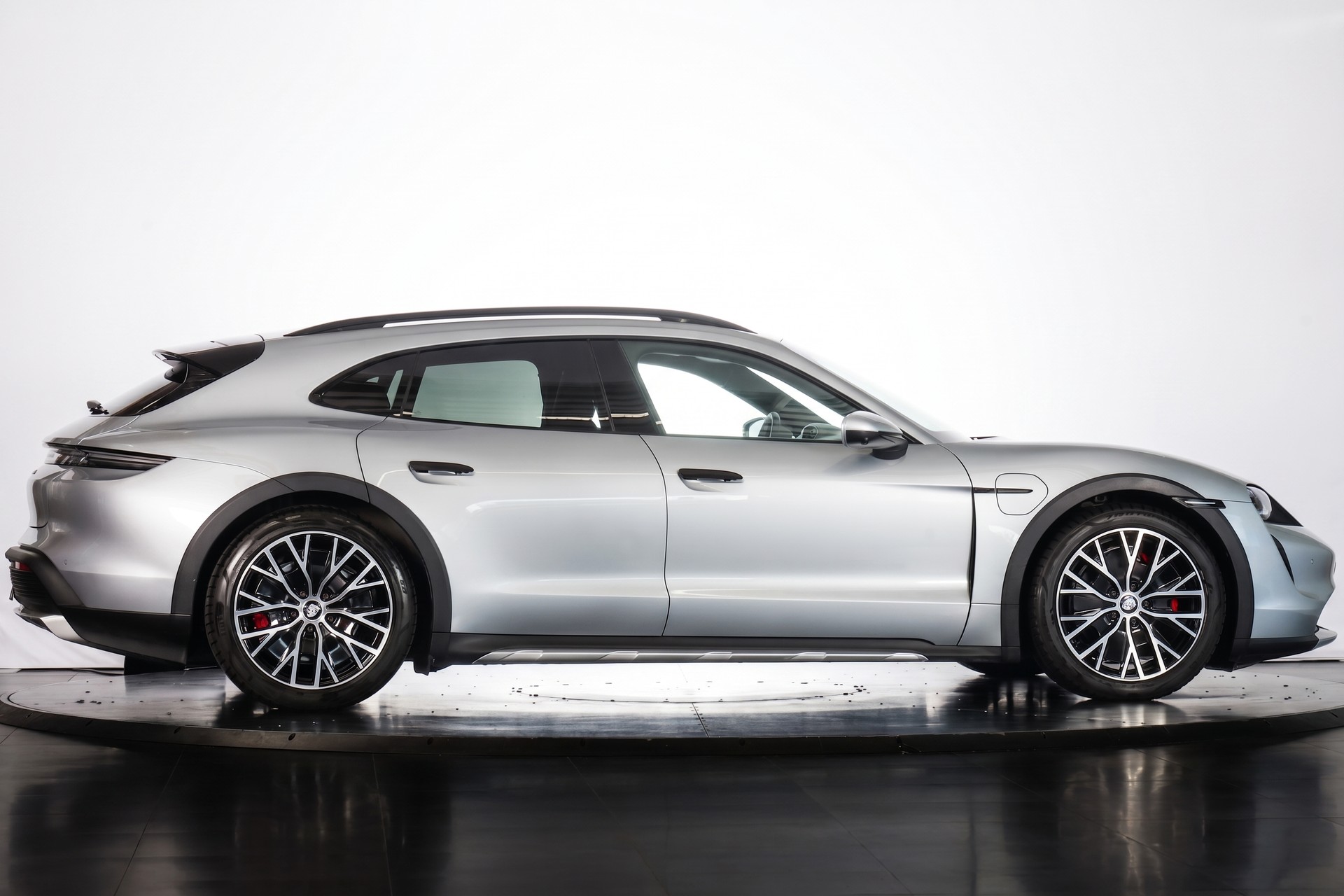 PORSCHE Taycan 4S Cross Turismo-image-3