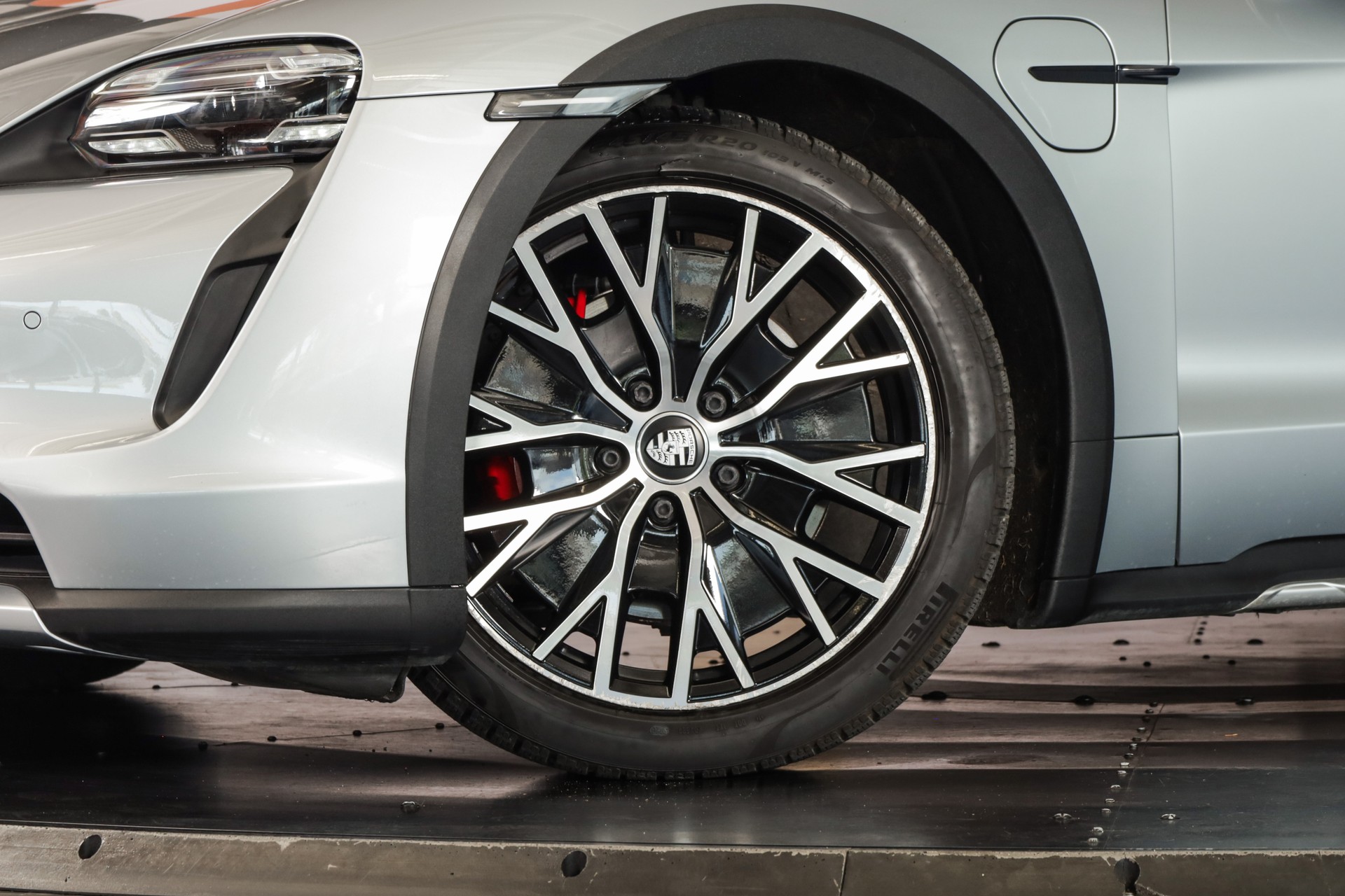 PORSCHE Taycan 4S Cross Turismo-image-7