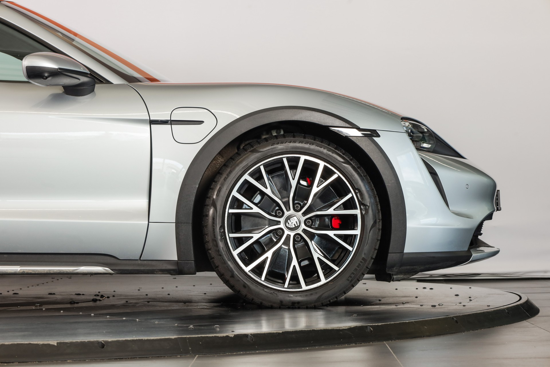 PORSCHE Taycan 4S Cross Turismo-image-6