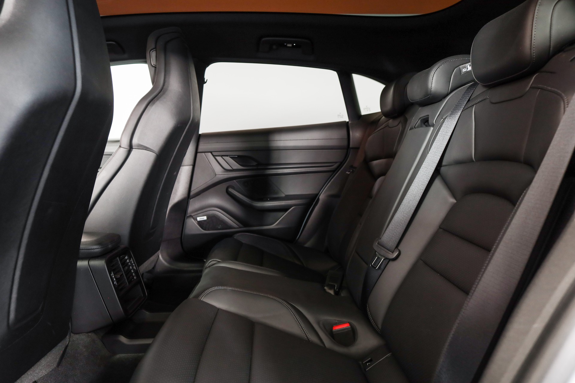 PORSCHE Taycan 4S Cross Turismo-image-14