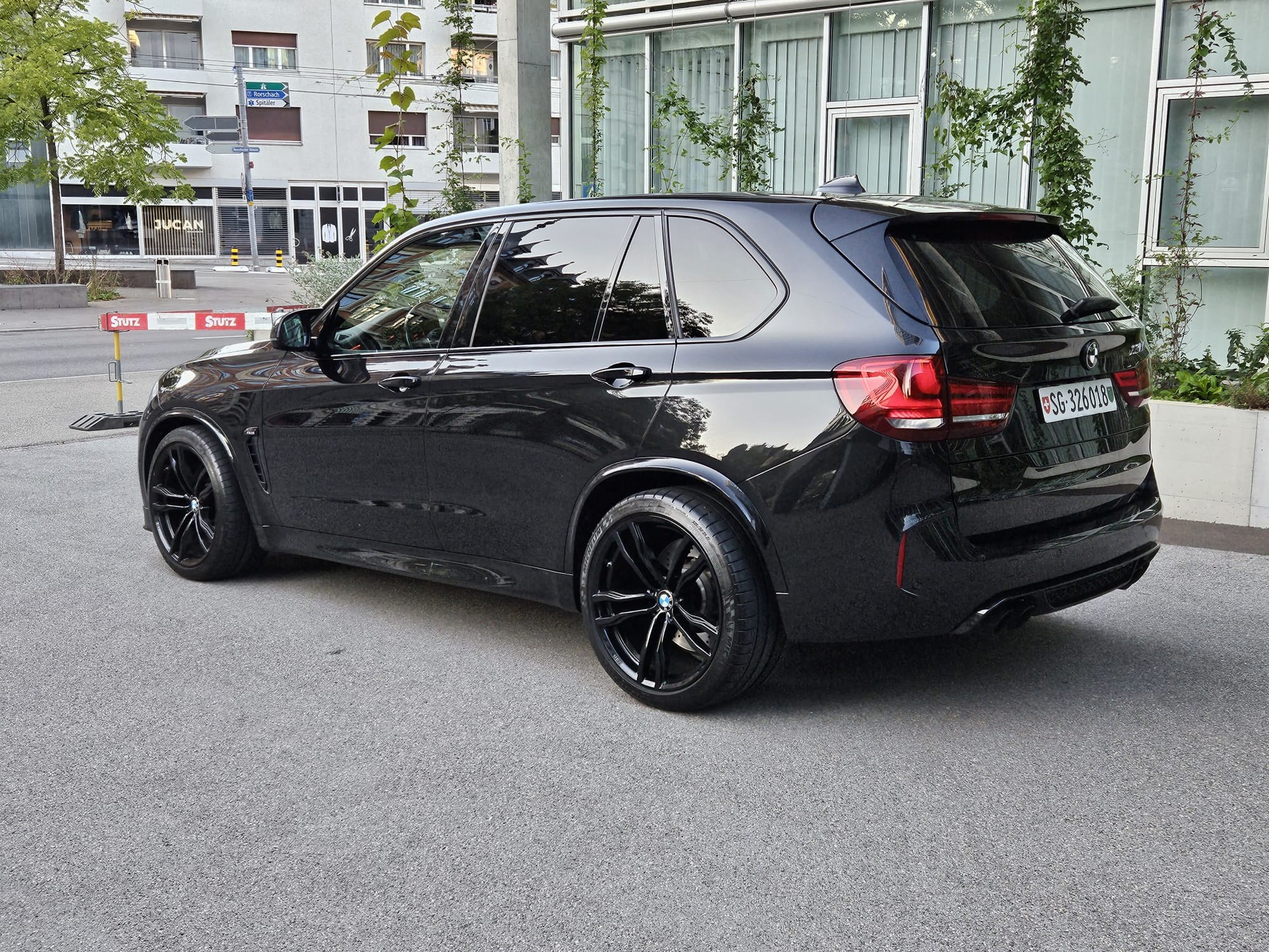 BMW X5M Edition Black Fire Steptronic-image-2