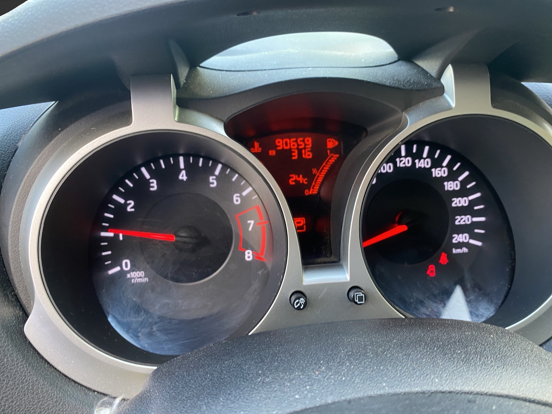 NISSAN Juke 1.6 DIG-T tekna 4x4 Xtronic M-CVT-image-10