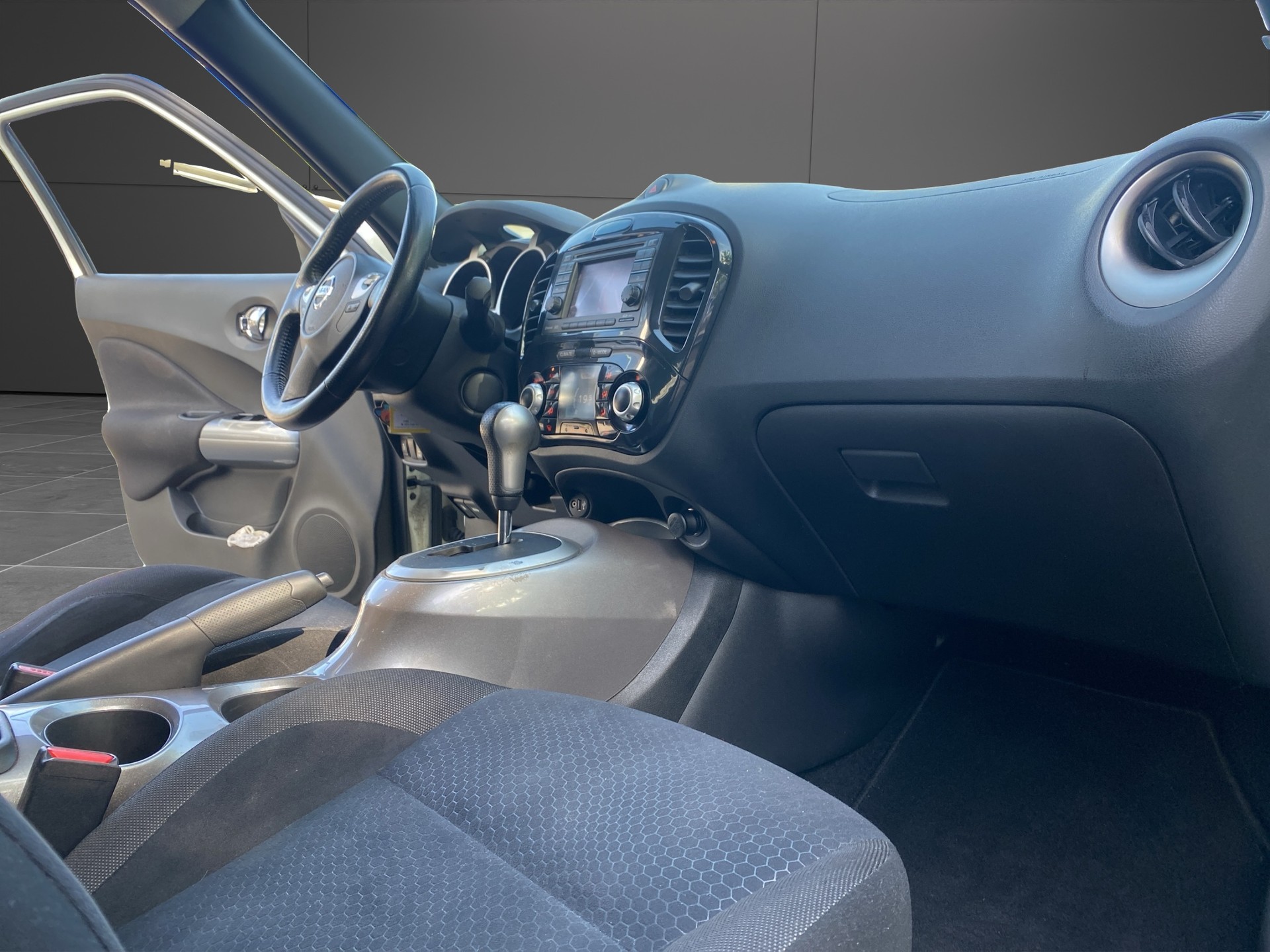NISSAN Juke 1.6 DIG-T tekna 4x4 Xtronic M-CVT-image-11