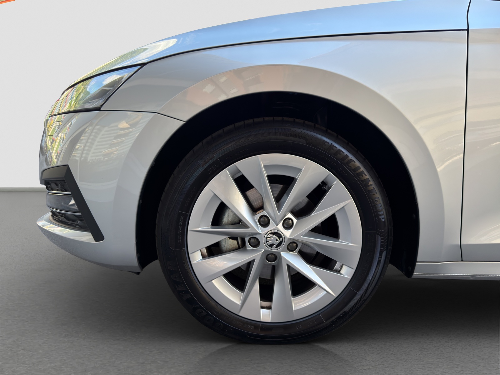 SKODA Octavia Combi 1.5 TSI mHEV DSG Style-image-4