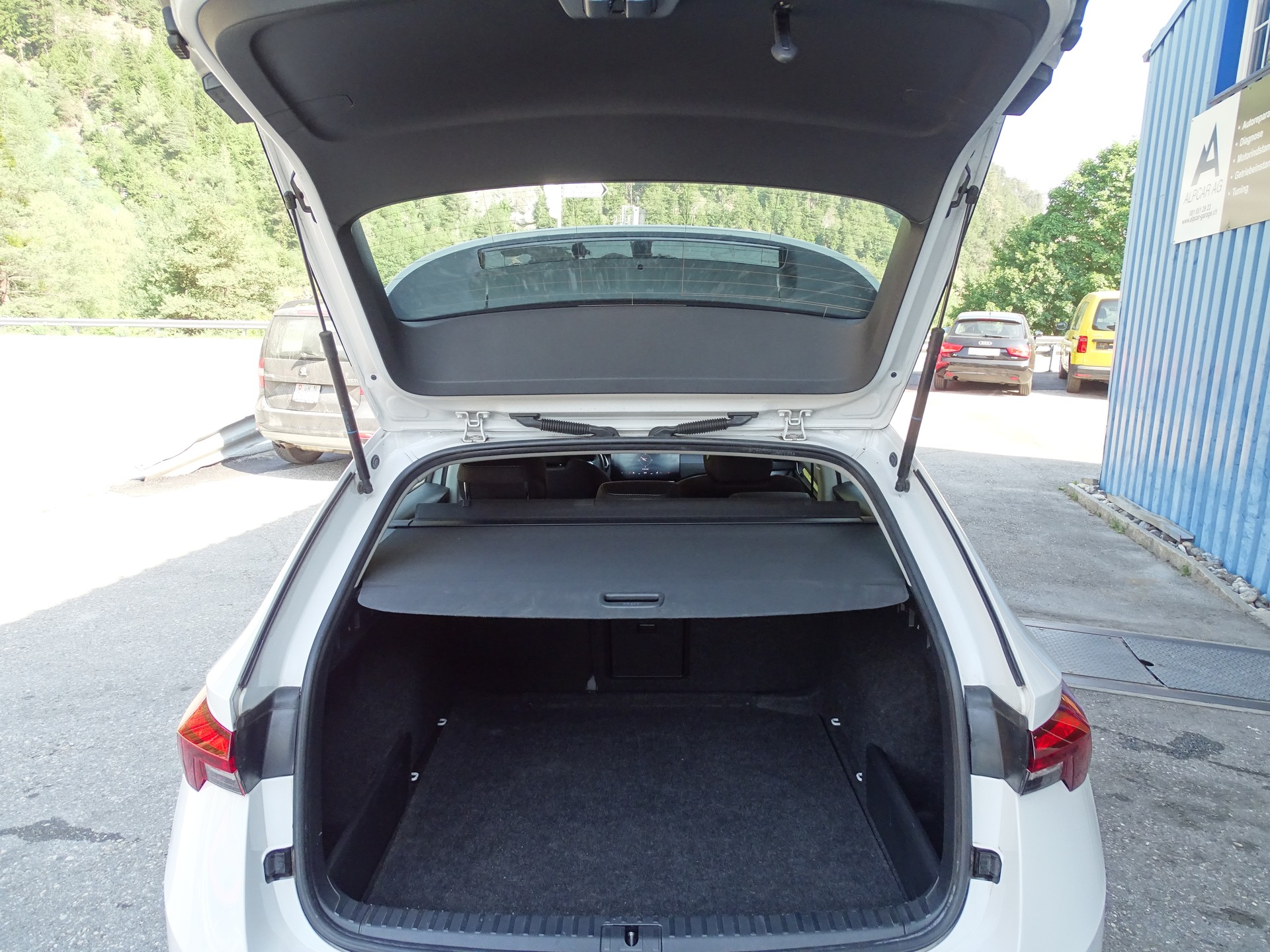 SKODA Octavia Combi 2.0 TDI DSG 4x4-image-11