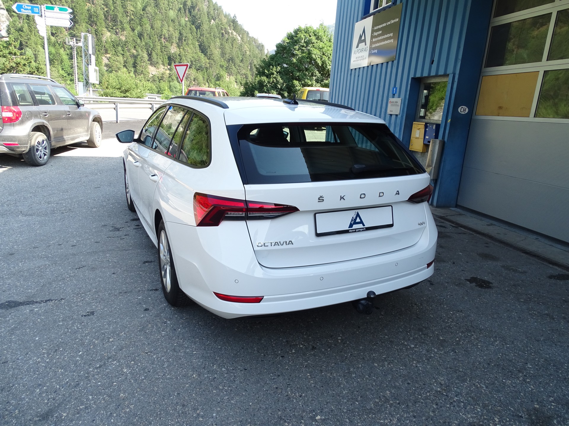 SKODA Octavia Combi 2.0 TDI DSG 4x4-image-4