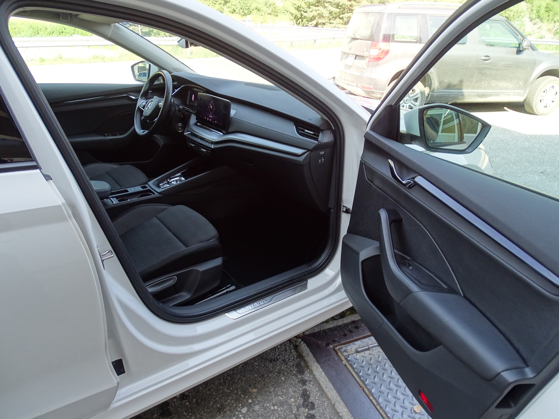 SKODA Octavia Combi 2.0 TDI DSG 4x4-image-12