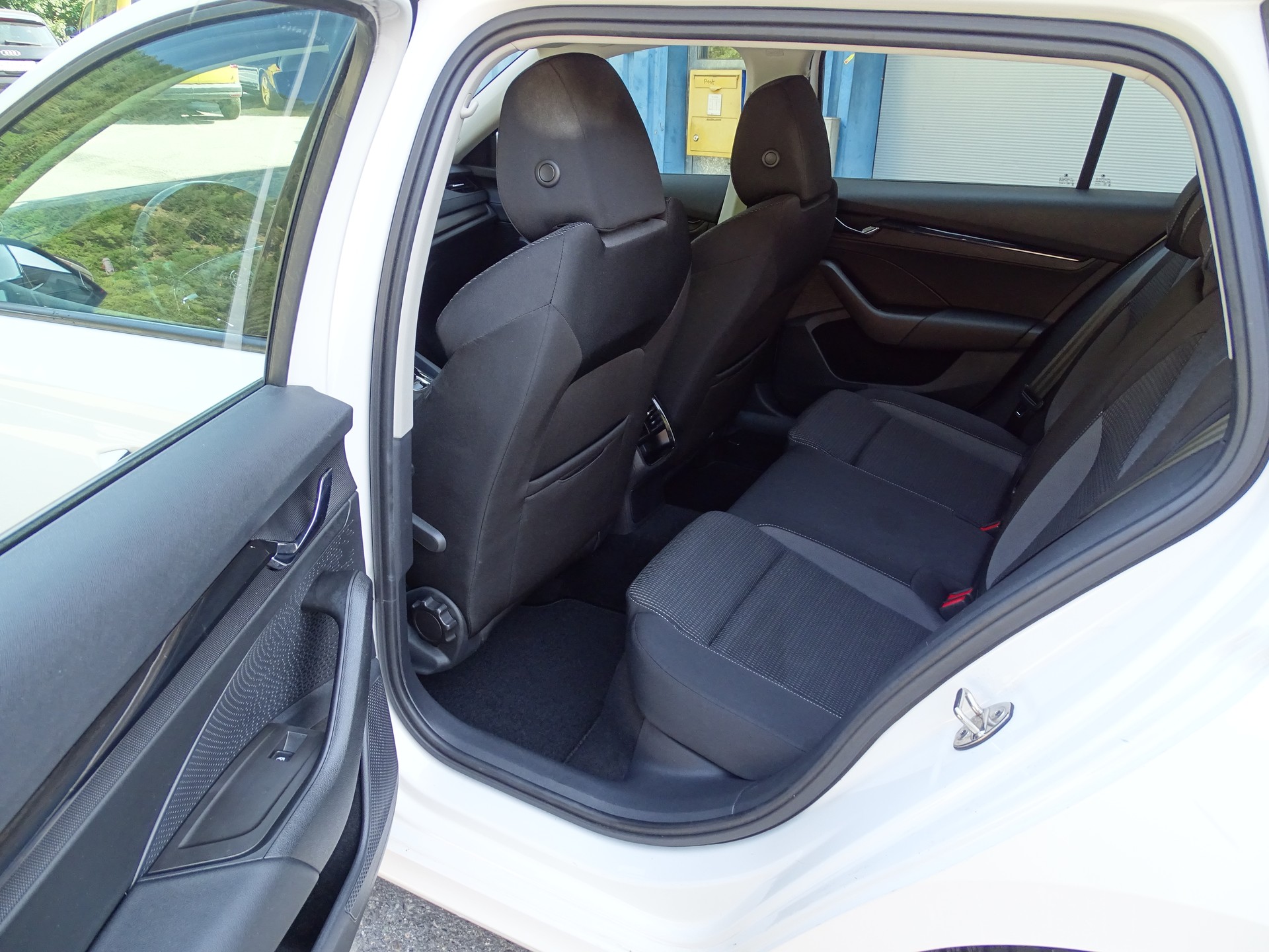 SKODA Octavia Combi 2.0 TDI DSG 4x4-image-10