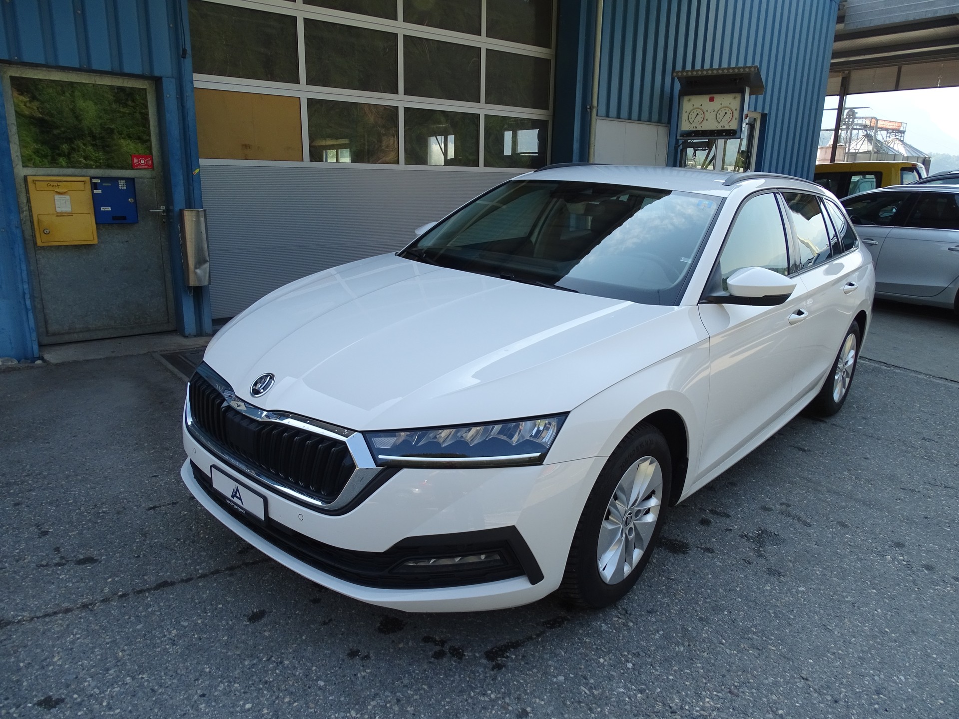 SKODA Octavia Combi 2.0 TDI DSG 4x4-image-2