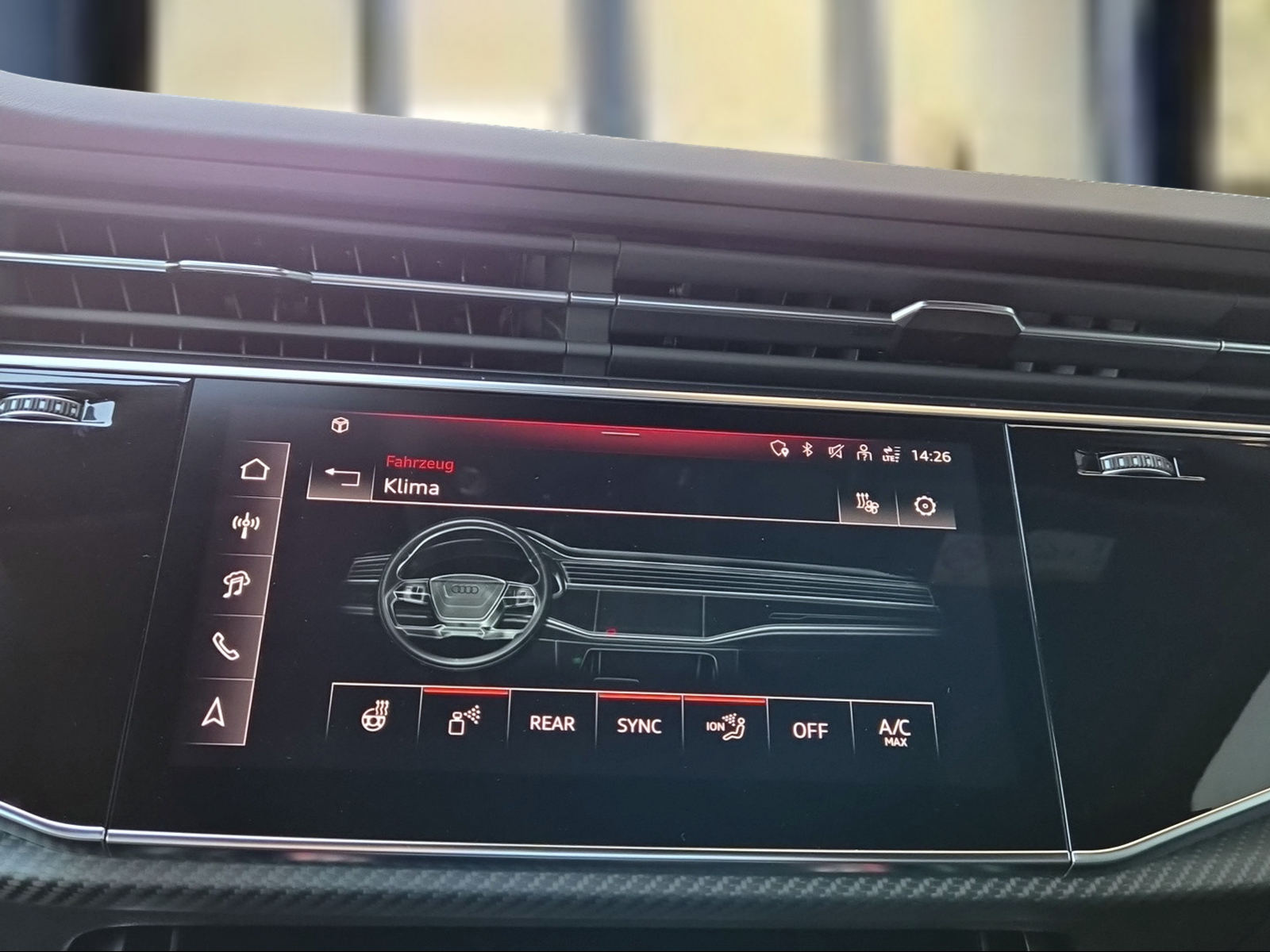 AUDI SQ8 SUV TFSI quattro tiptronic Mythosschwarz Metallic-image-14