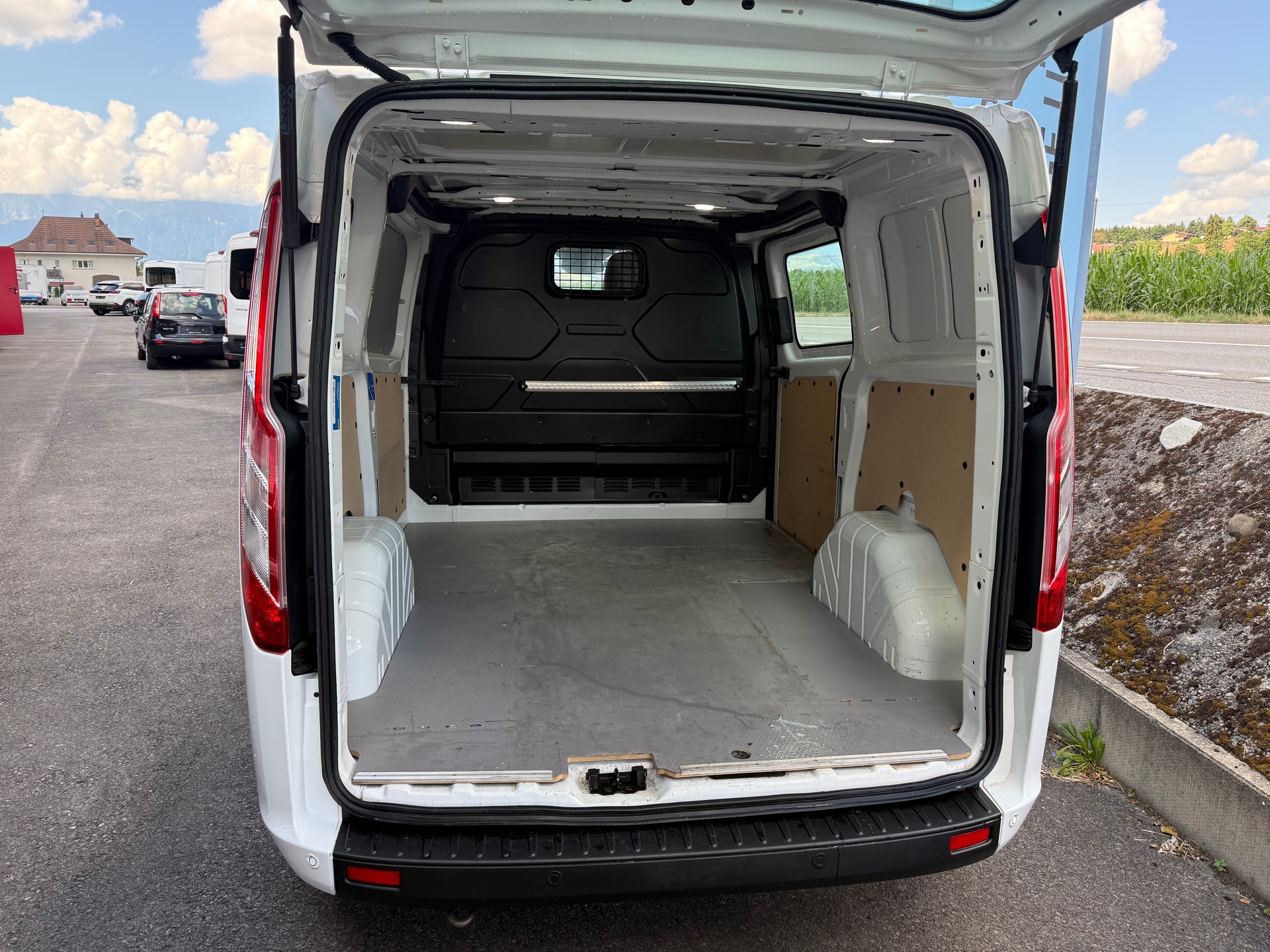 FORD Transit Custom Van 280 L1H1 Trend A-image-3