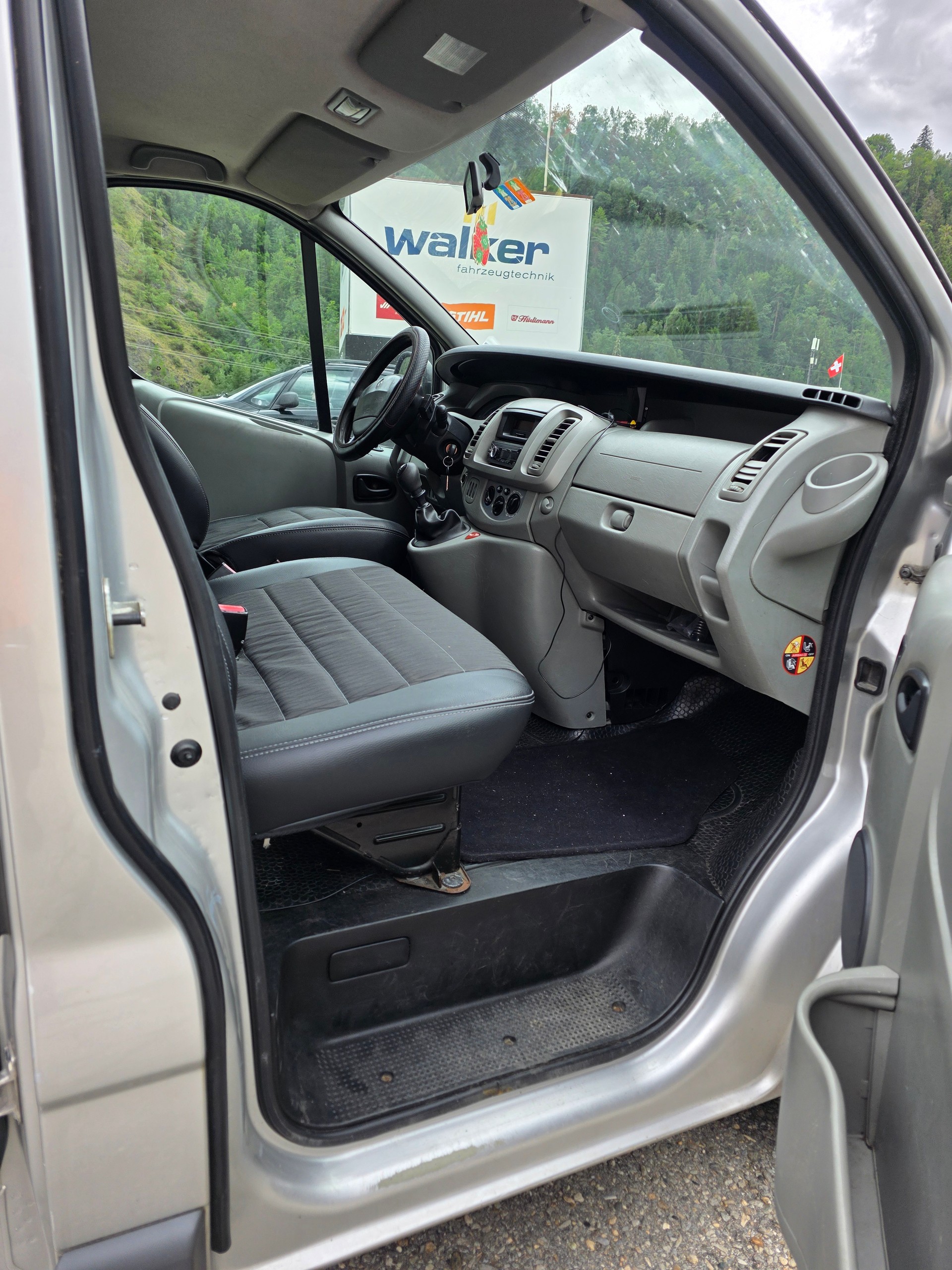 RENAULT Trafic 2.5 dCi 115 2.9t L2H1 Authentique-image-6
