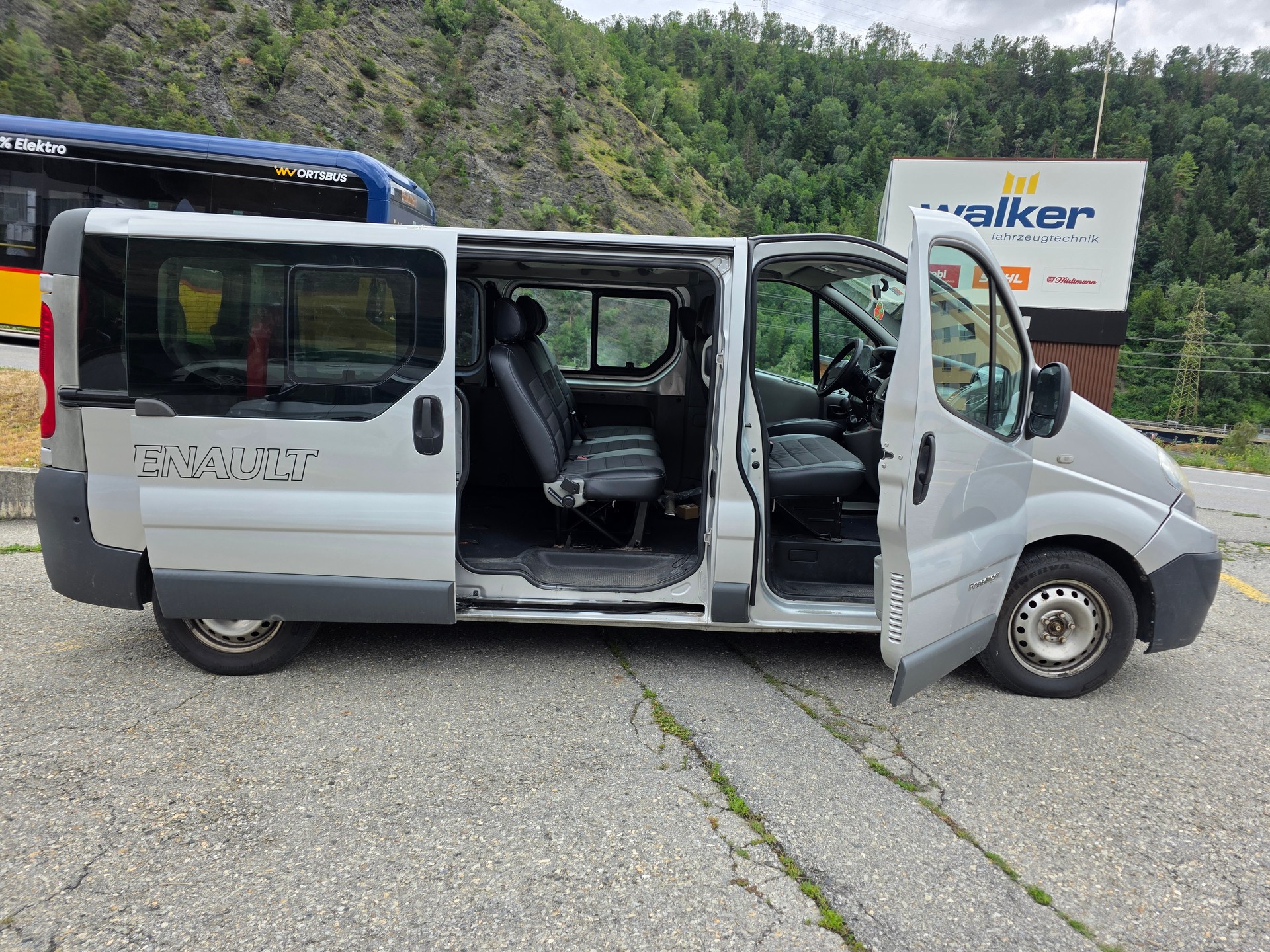 RENAULT Trafic 2.5 dCi 115 2.9t L2H1 Authentique-image-5