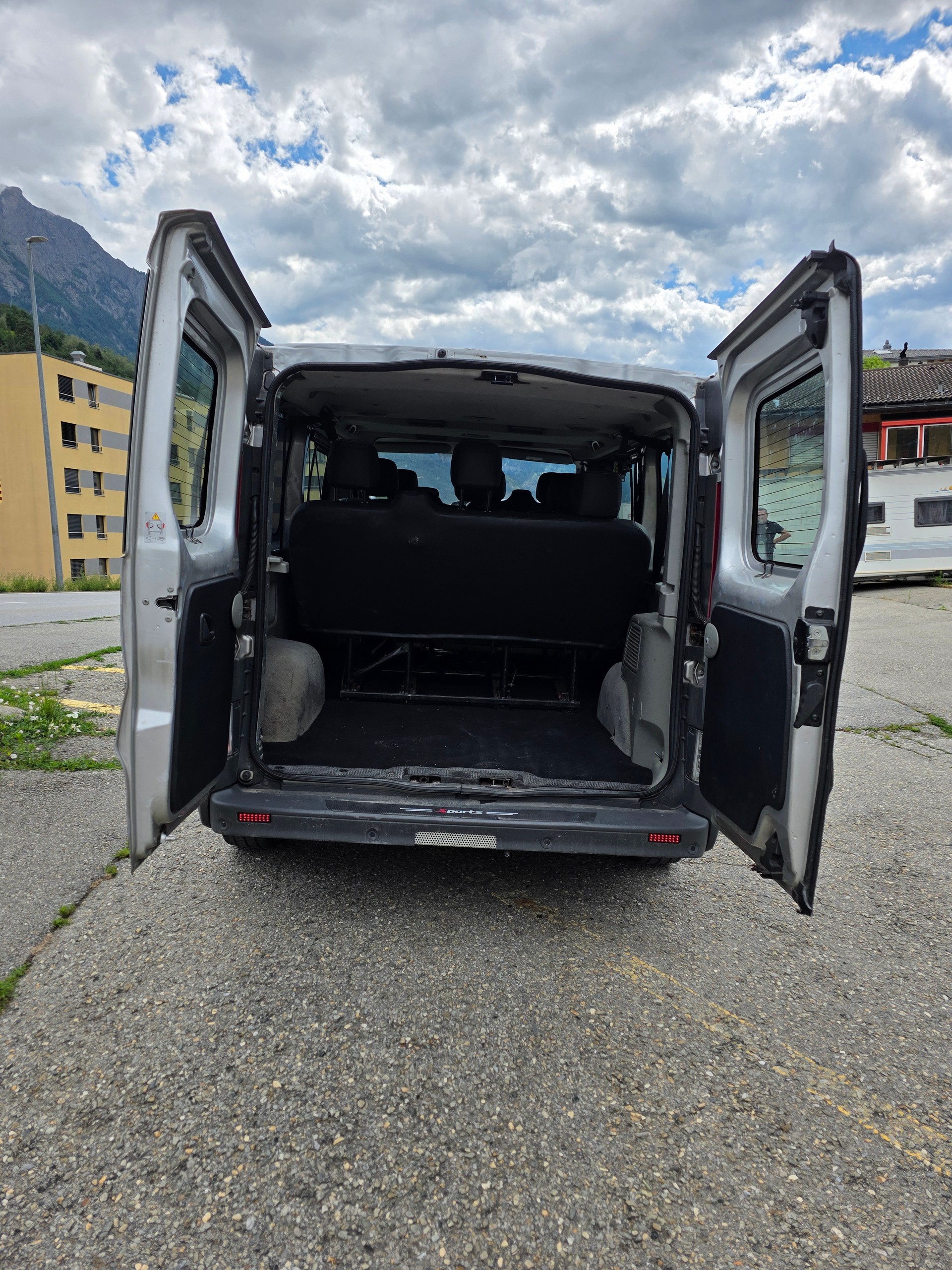 RENAULT Trafic 2.5 dCi 115 2.9t L2H1 Authentique-image-10