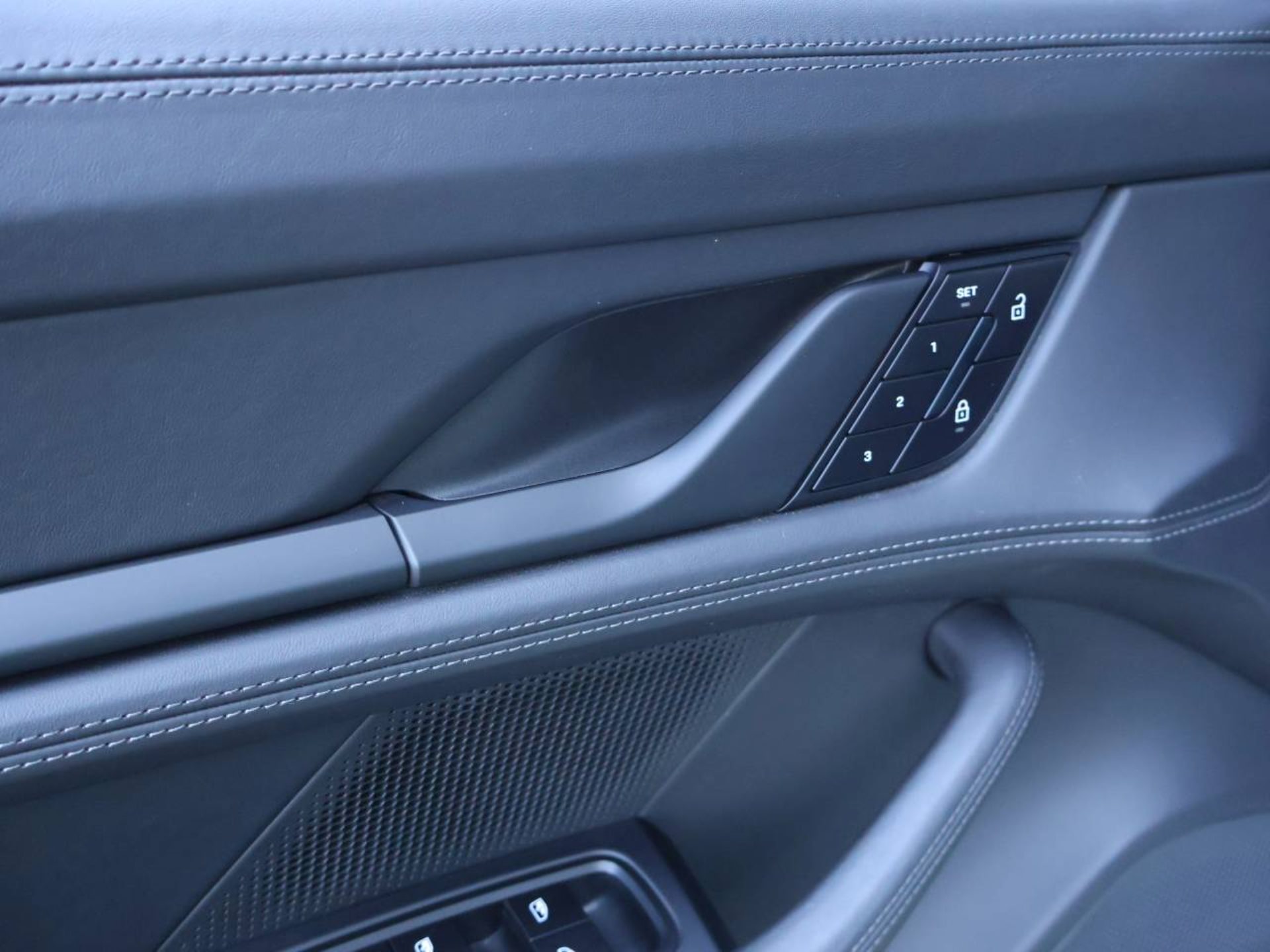 PORSCHE Taycan Turbo Sport Turismo-image-27