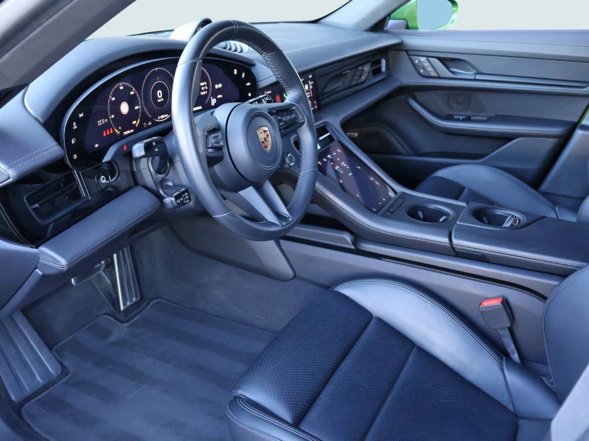 PORSCHE Taycan Turbo Sport Turismo-showroom-element-3