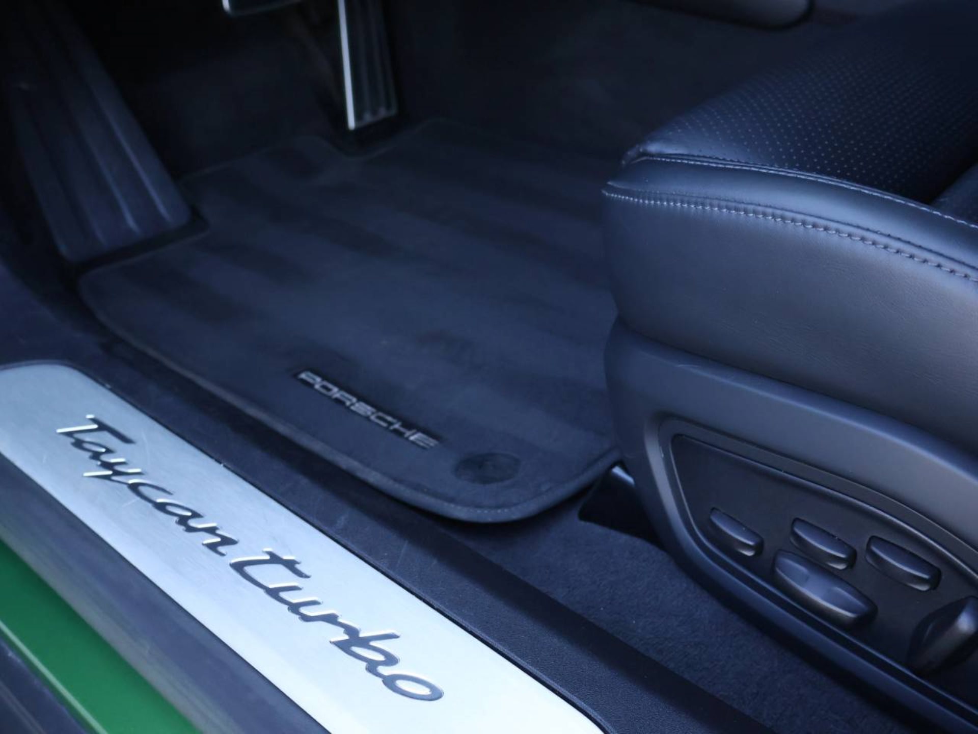 PORSCHE Taycan Turbo Sport Turismo-image-32