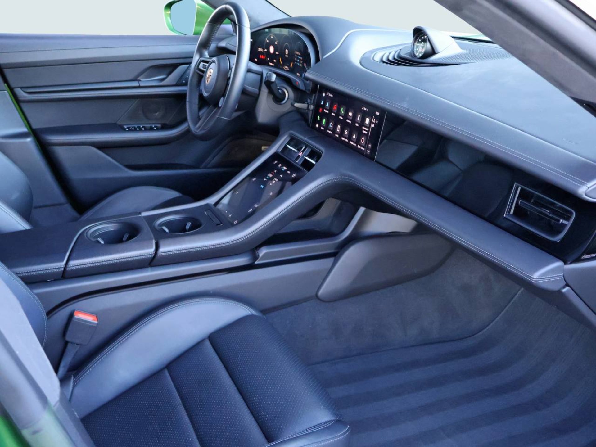 PORSCHE Taycan Turbo Sport Turismo-image-12