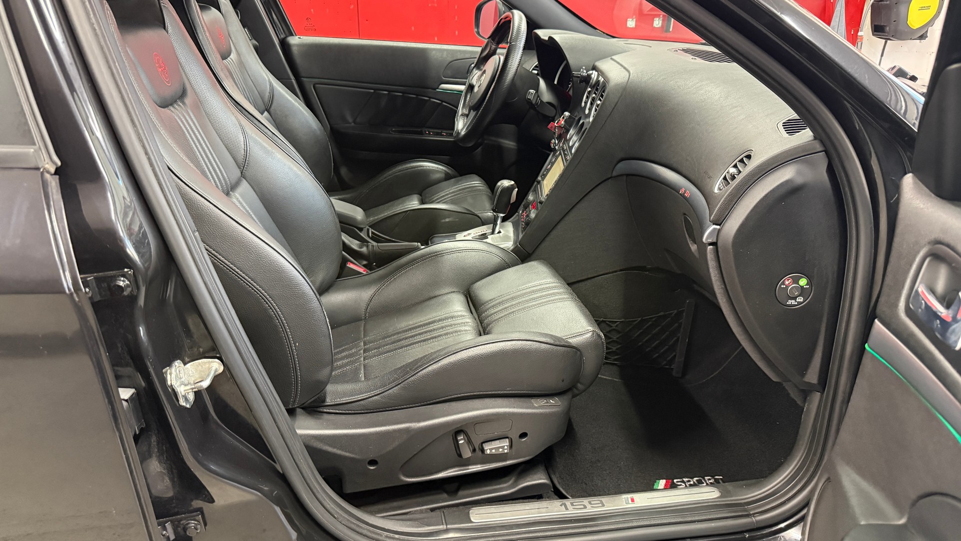 ALFA ROMEO 159 Sportwagon 2.4 JTD Distinctive Q-Tronic-image-12