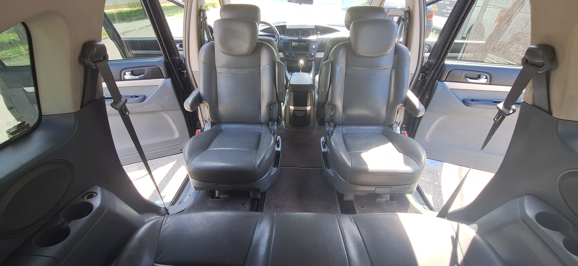 KGM-SsangYong Rodius SV 270 Xdi 4WD Automatic-image-20