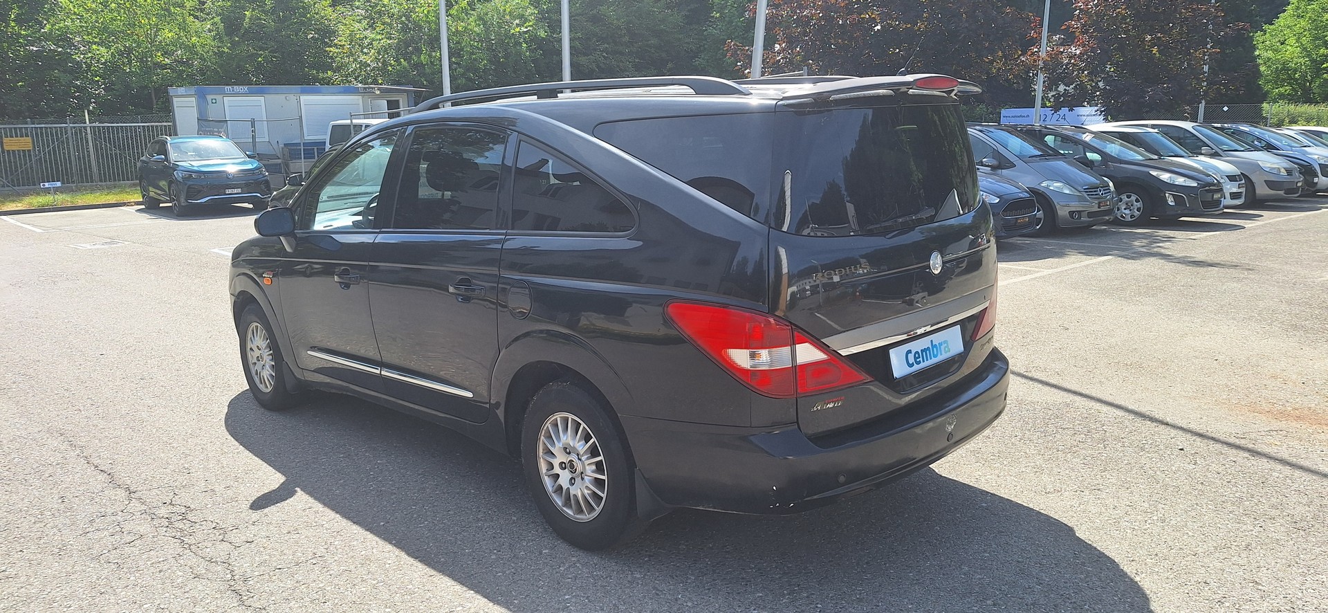 KGM-SsangYong Rodius SV 270 Xdi 4WD Automatic-image-3