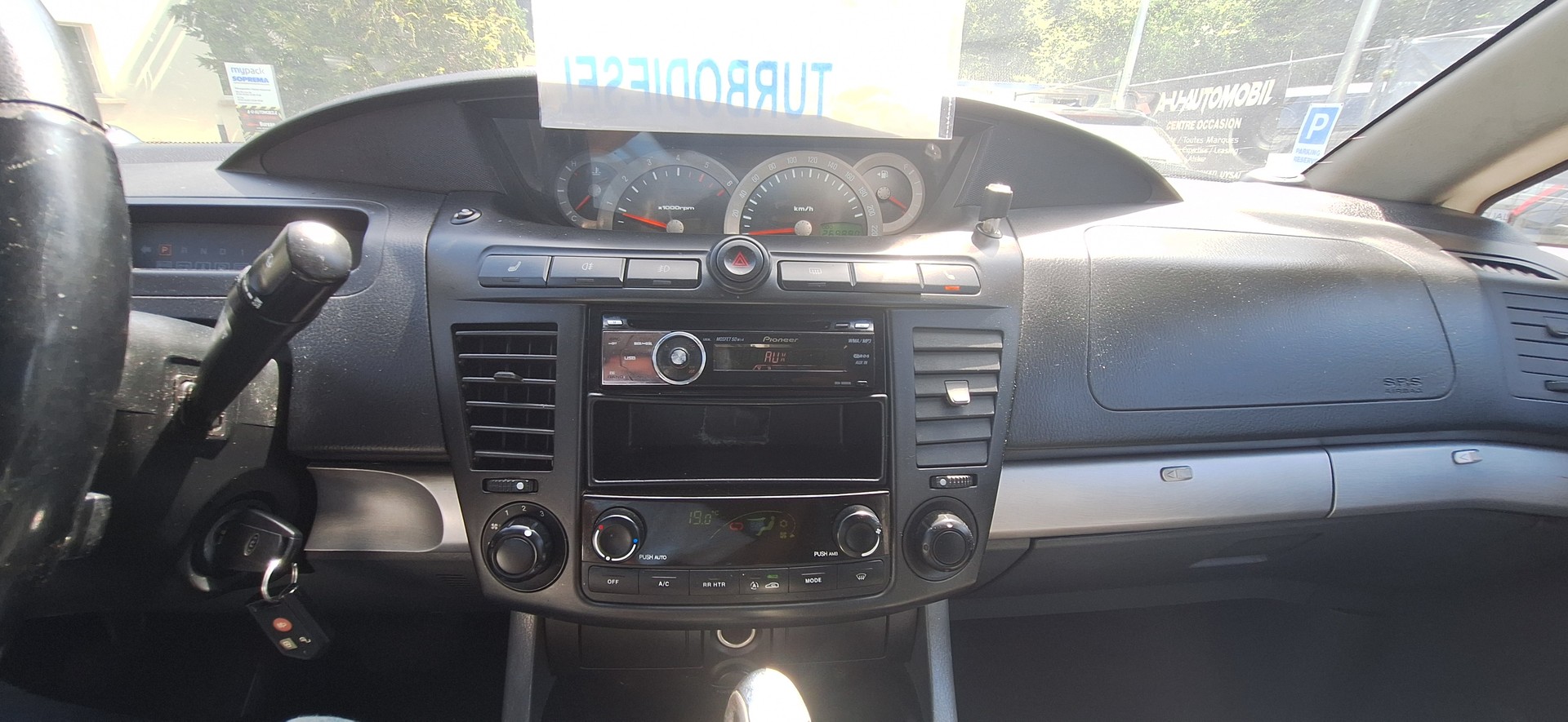 KGM-SsangYong Rodius SV 270 Xdi 4WD Automatic-image-26