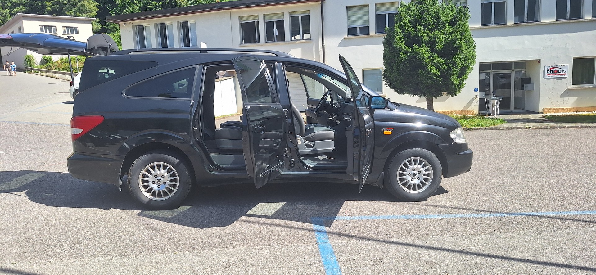 KGM-SsangYong Rodius SV 270 Xdi 4WD Automatic-image-18