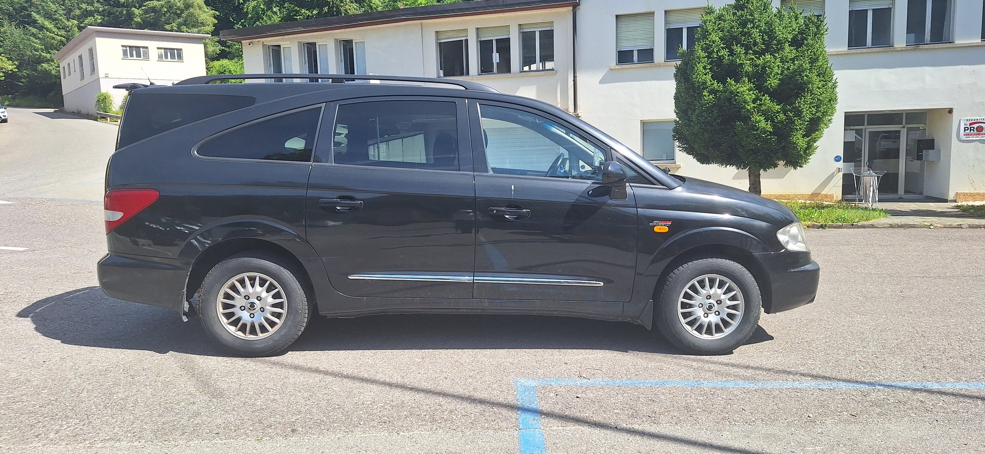 KGM-SsangYong Rodius SV 270 Xdi 4WD Automatic-image-5