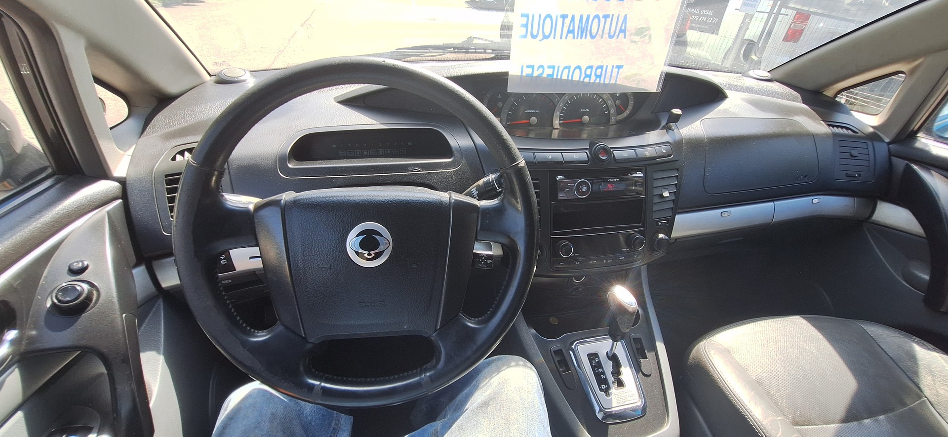KGM-SsangYong Rodius SV 270 Xdi 4WD Automatic-image-27