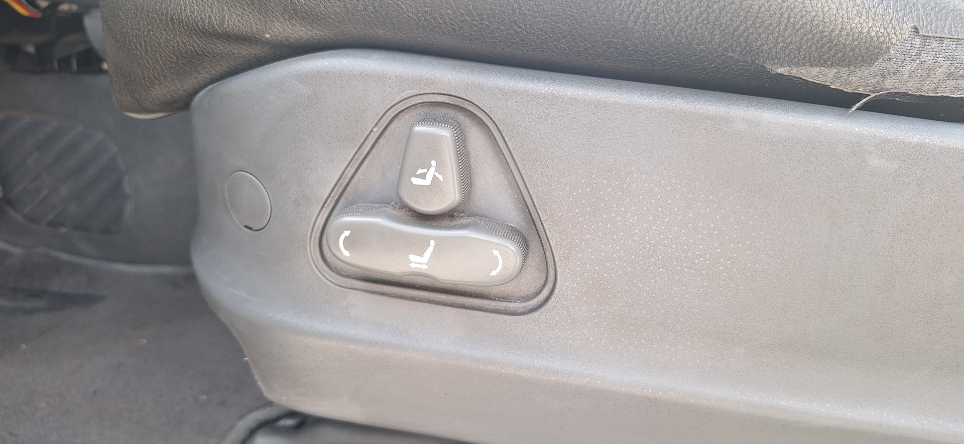KGM-SsangYong Rodius SV 270 Xdi 4WD Automatic-image-24